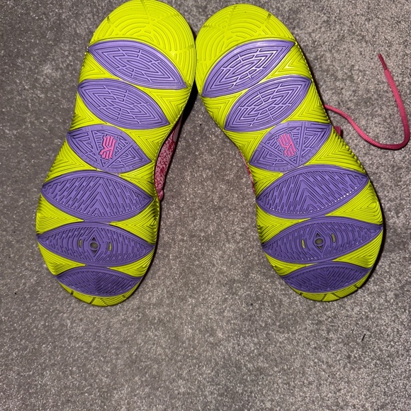 Kyrie 5 Patrick Star Size 10 - Picture 5 of 7